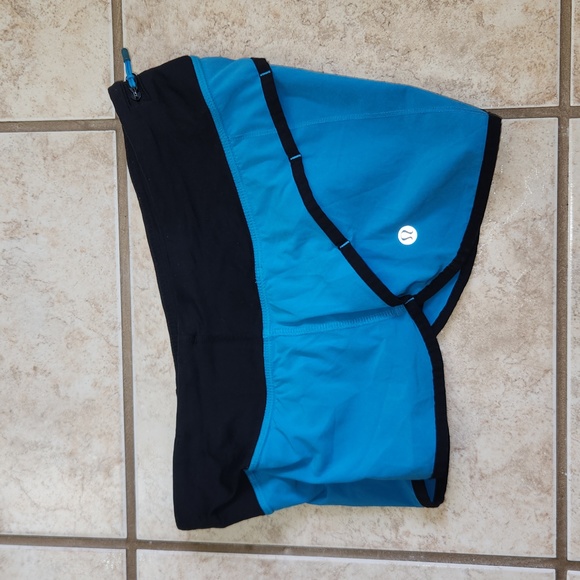 Women’s Speed Up Short Shorts.  Size 2. - Picture 8 of 9